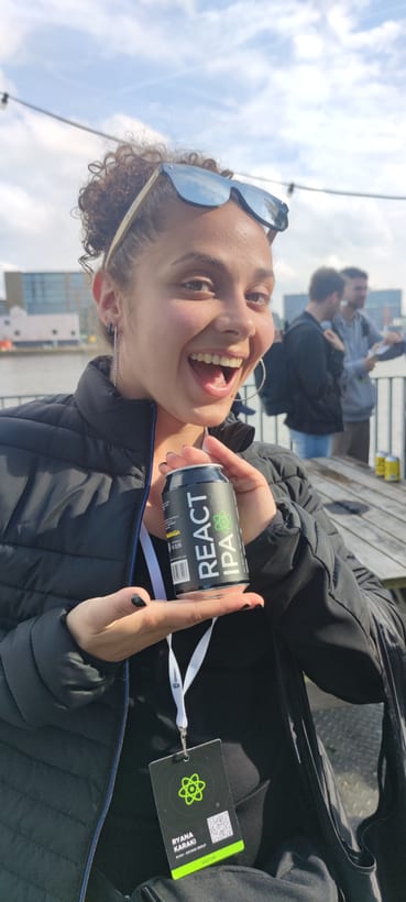 Ryana, badge React Summit